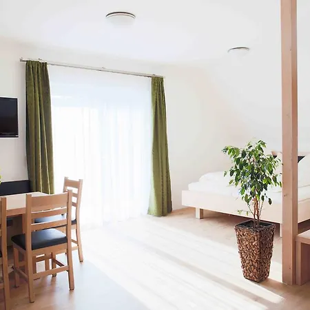منزل ريفي Weingut-gaestezimmer Uhl *