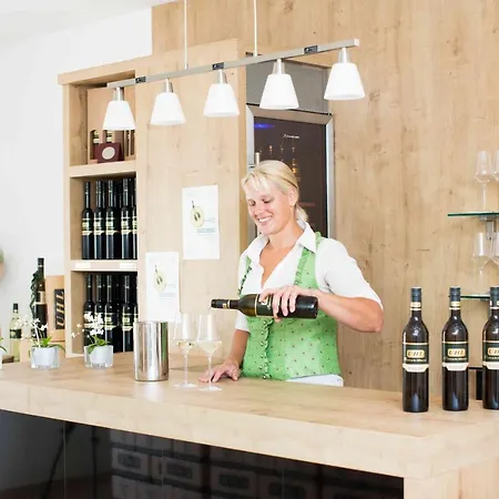 Weingut-gaestezimmer Uhl