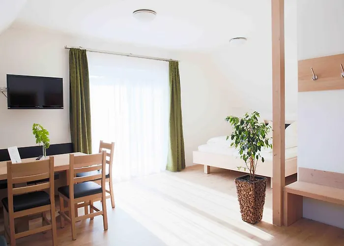 乡村民宿 Weingut-gaestezimmer Uhl *